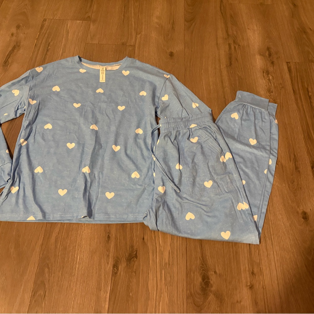 Amazon Valentines Day blue heart jogger pajamas set like new